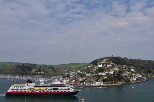 23 April 2022 - 15-04-19

----------------
Cruise ship Maud departs Dartmouth
